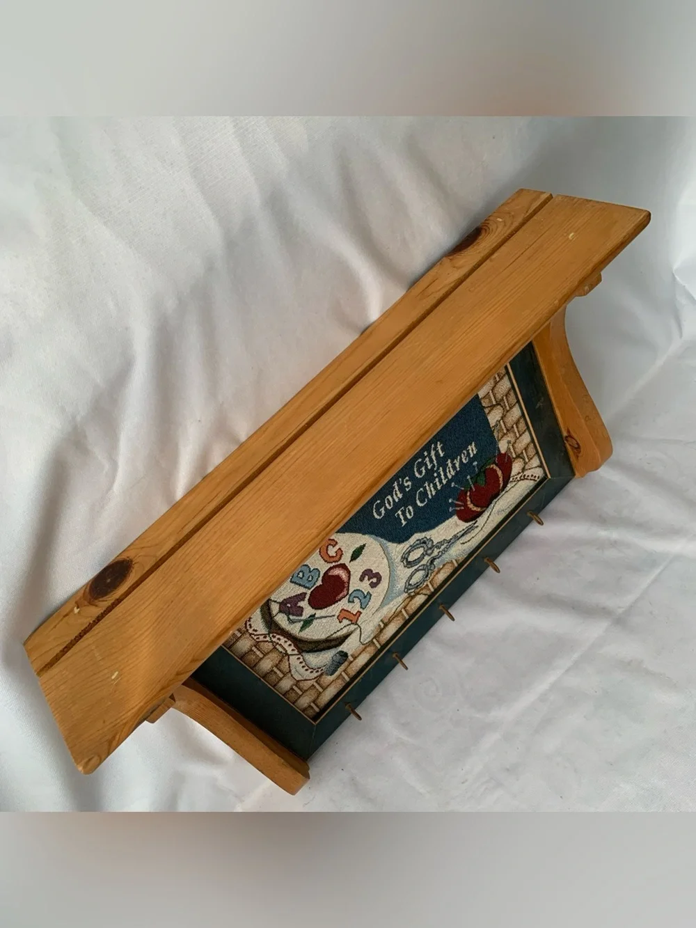 Vintage Countryside Farmhouse Style  Crafted 19” Pine Wood Shelf 5 Key Holder